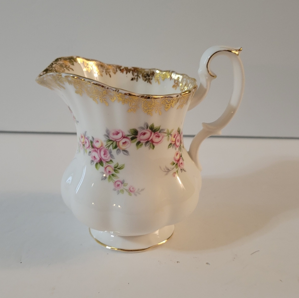 Royal Albert Diminty Rose Creamer 1969 England